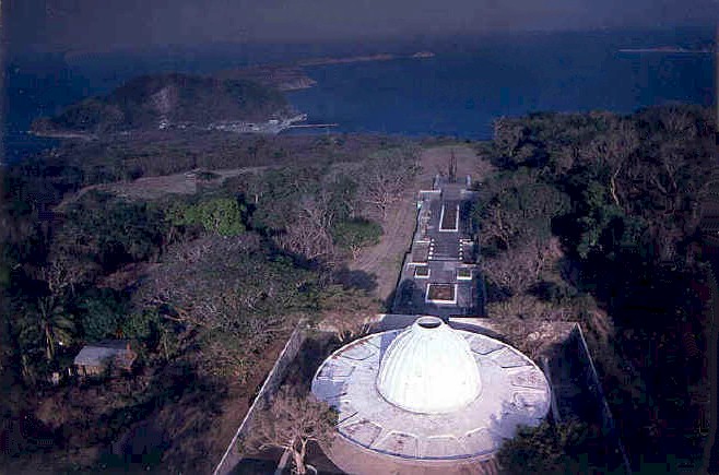 shrine.jpg (38747 bytes)